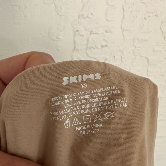 SKIMS Fits Everybody Bandeau - Picture 4 of 5